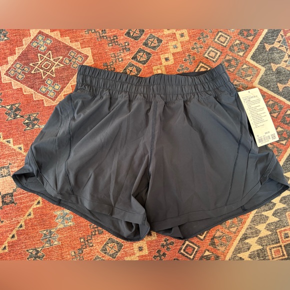 Lululemon Track That Mid-Rise Lined Short 5" - Picture 4 of 5